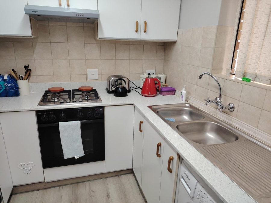 To Let 2 Bedroom Property for Rent in Protea Heights Western Cape